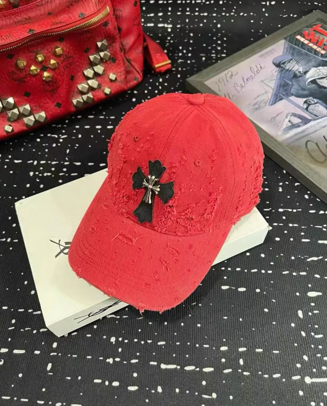 Crowe heart hole baseball cap